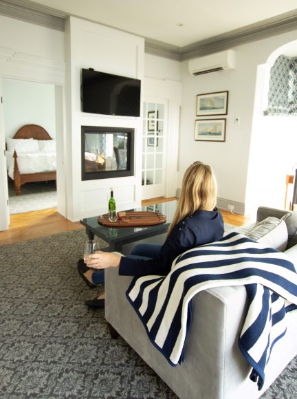 Whaler's Inn room